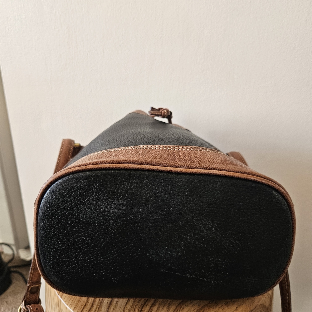 Liz Claiborne Vintage Black and Tan Shoulder Bucket Bag - Picture 5 of 11